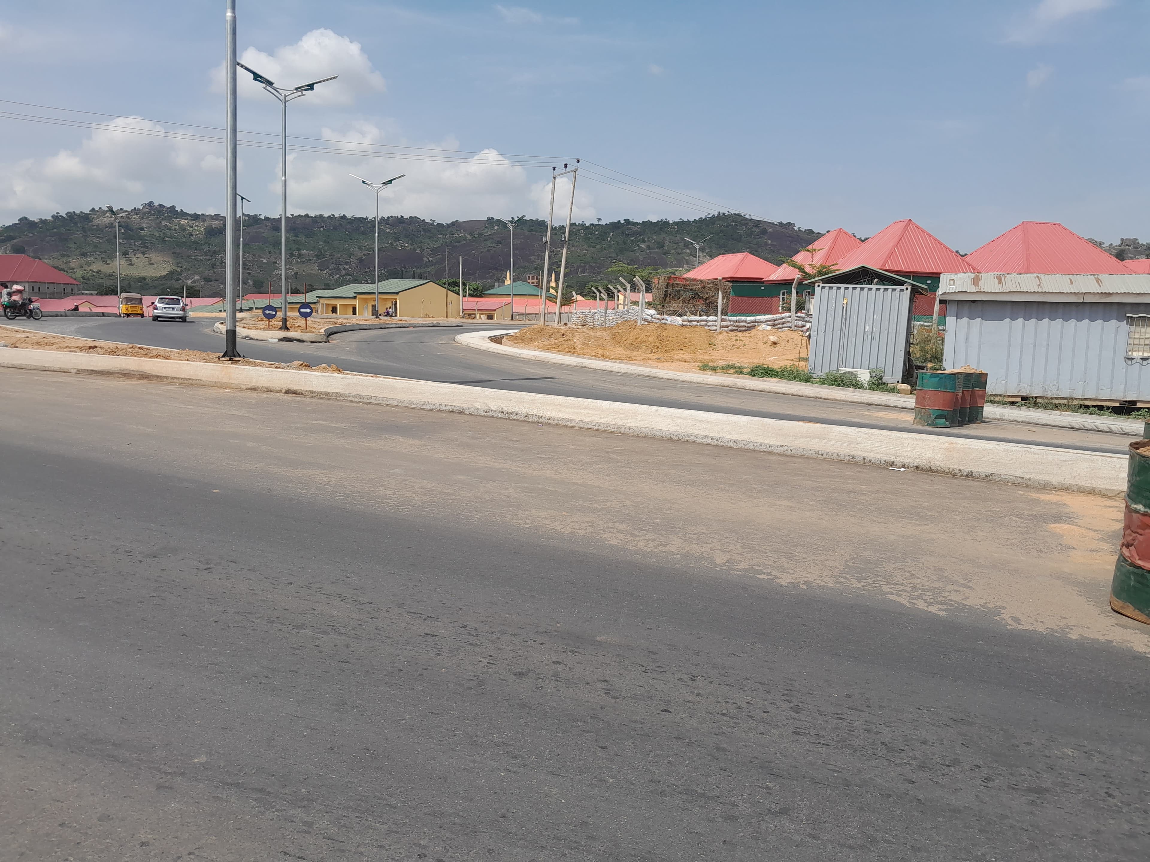 Extension Of Inner Southern Expressway (Isex) From Southern
Parkway To Ring Road Ii (Christian Centre/Cbn - Galadimawa Rounabout)